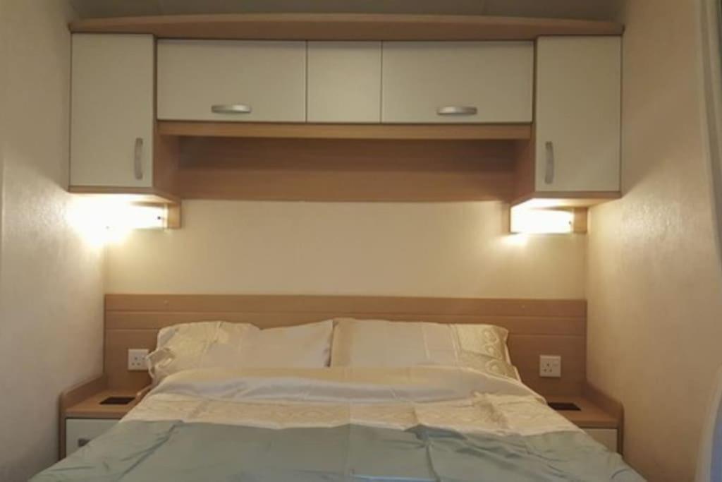 Apartmán Cozy And Relaxing With Stunning Sea Views Lytchett Minster Exteriér fotografie