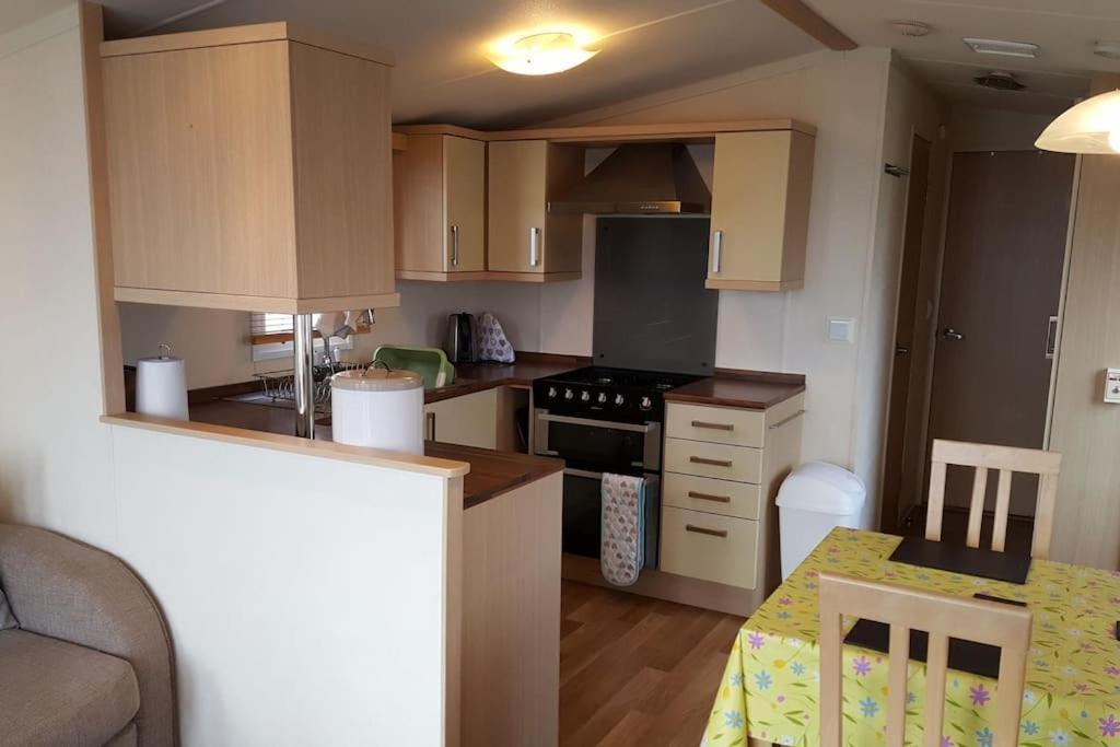 Apartmán Cozy And Relaxing With Stunning Sea Views Lytchett Minster Exteriér fotografie